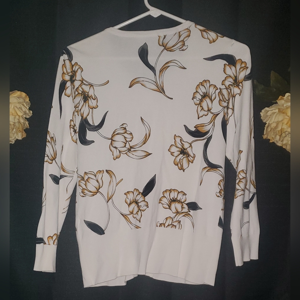 White House Black Market SZ M Floral Magnolia snap closure Cardigan - Picture 6 of 6